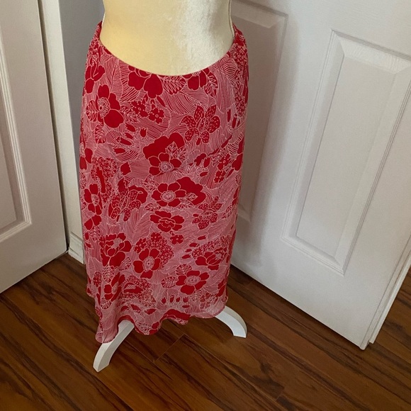 Red Floral Skirt Tropical Pattern - Picture 3 of 3
